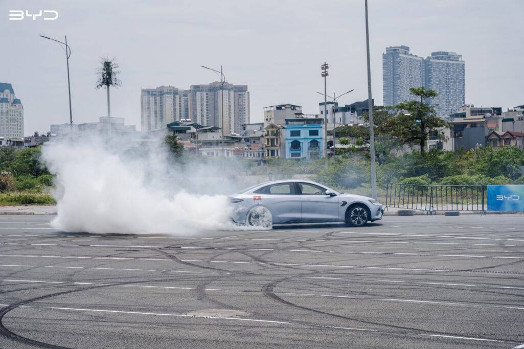 sự kiện ra mắt byd sealion 6