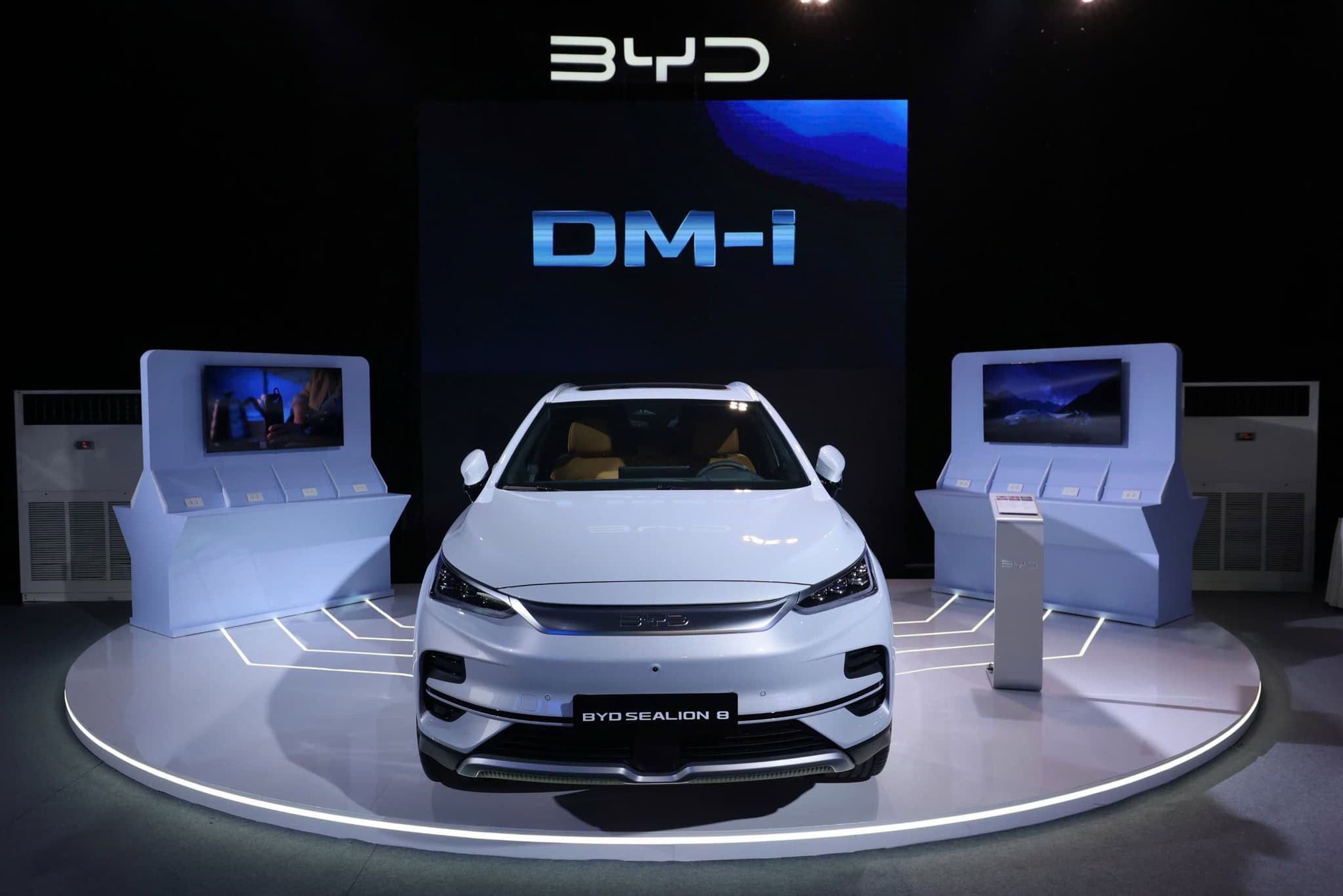 BYD Sealion 8 tại sự kiện ra mắt xe ngày 18/04/2025